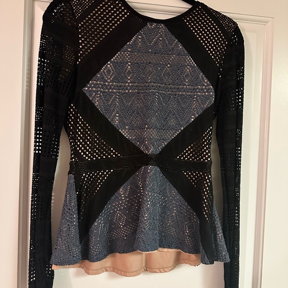 Women's Black and Gray Geometric Top - Picture 3 of 4